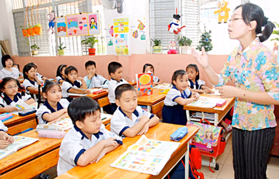 Cô và trò trong giờ học Tiếng Việt 1