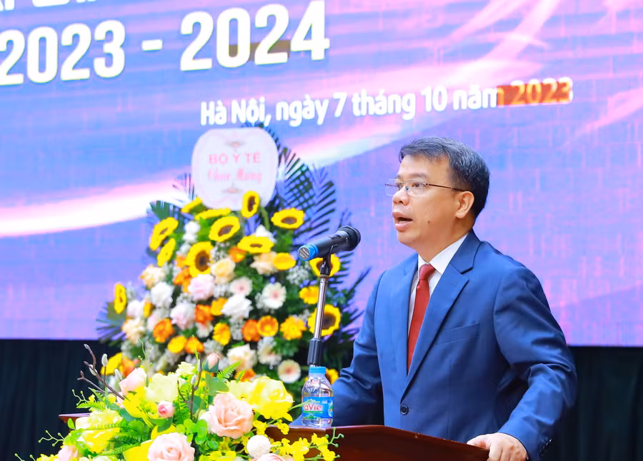 PGS.TS Nguyễn Quốc Huy – Giám đốc Học viện Y Dược học cổ truyền Việt Nam phát biểu tại lễ khai giảng.