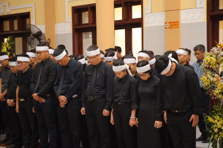 Kính cẩn nghiêng mình phút tiễn biệt một tài năng, nhân cách lớn Kính cẩn nghiêng mình phút tiễn biệt một tài năng, nhân cách lớn