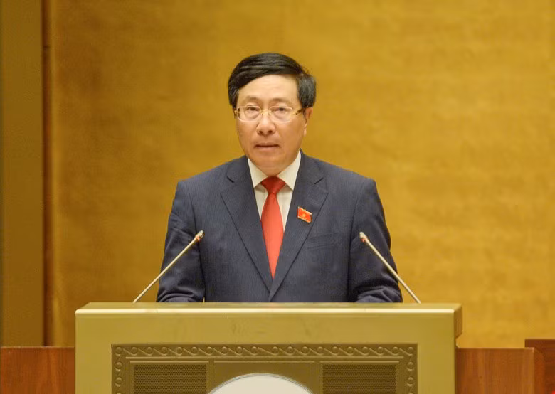 Phó Thủ tướng Chính phủ Phạm Bình Minh trình bày Báo cáo về đánh giá kết quả thực hiện kế hoạch phát triển KT-XH, NSNN 6 tháng đầu năm và các giải pháp thực hiện kế hoạch phát triển KT-XH, NSNN 6 tháng cuối năm 2021