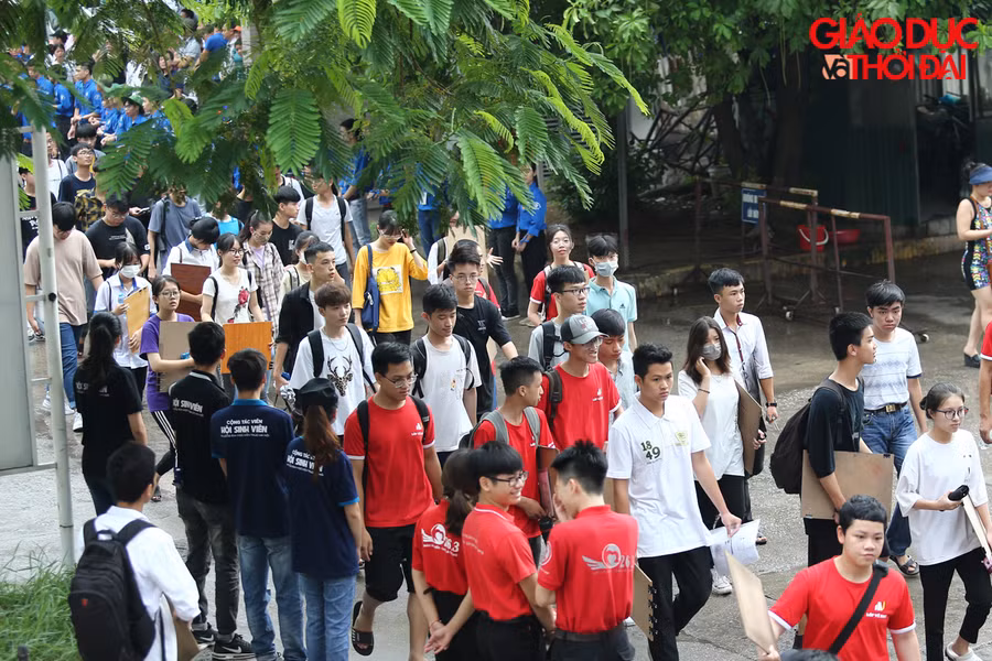 Trường Đại học Kiến trúc Hà Nội với kỳ thi năng khiếu diễn ra từ ngày 2 - 5/7, chia làm 2 đợt thi khối V và khối H.