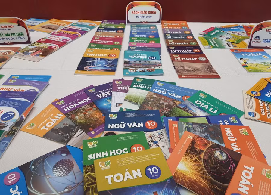 Sách giáo khoa theo Chương trình giáo dục phổ thông 2018 được thiết kế đẹp mắt, chất lượng tốt. Sách giáo khoa theo Chương trình giáo dục phổ thông 2018 được thiết kế đẹp mắt, chất lượng tốt.