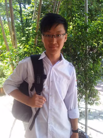 Trần Xuân Bách đang thực hiện ước mơ làm bác sĩ theo nghiệp bố để giúp người dân nghèo quê em fff