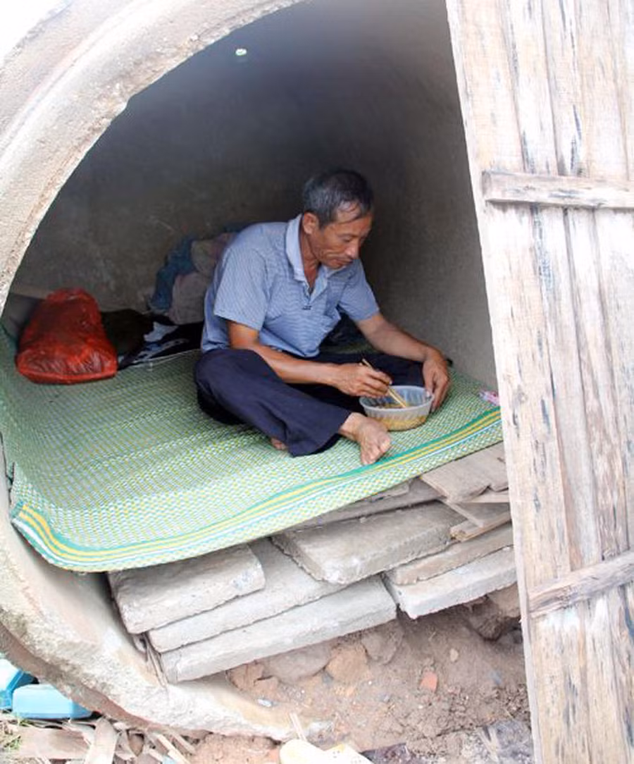 Ông Định trong ngôi nhà đặc biệt Ông Định trong ngôi nhà đặc biệt