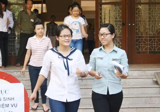 Nhiều trường ĐH điểm chuẩn bằng điểm sàn