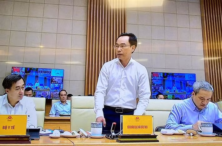 Thứ trưởng Bộ GDĐT Hoàng Minh Sơn phát biểu tham luận tại Hội nghị. Ảnh: Cổng thông tin điện tử Chính phủ.