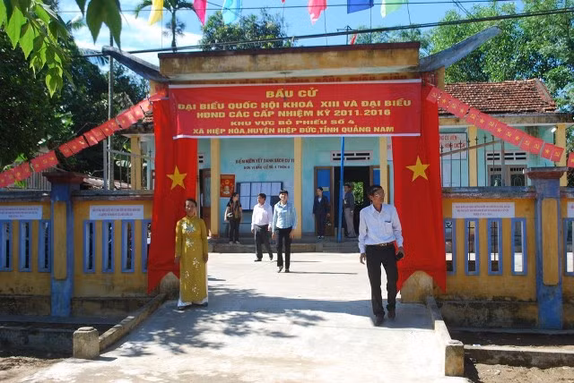 Bầu cử sớm ở vùng cao Quảng Nam thực sự là ngày hội lớn ảnh 2 Không khí bầu cử của xã miền núi Phước Gia rộn ràng trong ngày bầu cử