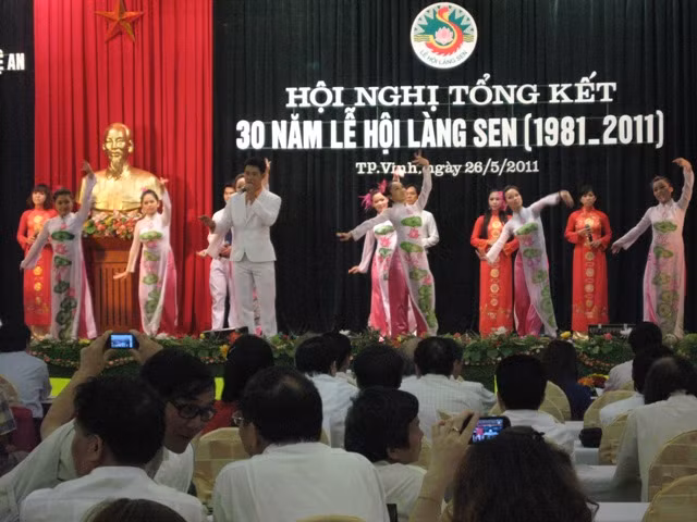 Tổng kết 30 năm Lễ hội làng Sen