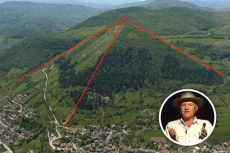 Kim tu thap bi an Bosnia dung lien lac ngoai hanh tinh? - Anh 1