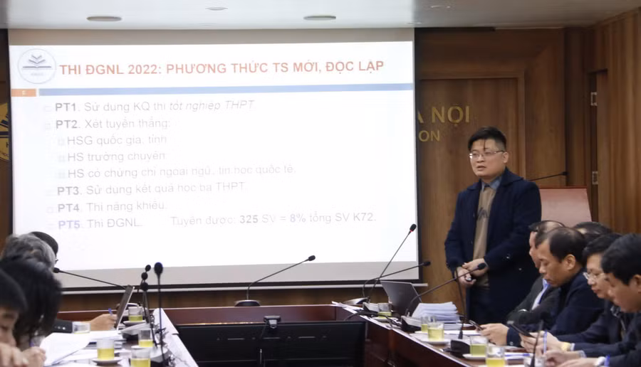 TS Trần Bá Trình báo cáo tại buổi tọa đàm. TS Trần Bá Trình báo cáo tại buổi tọa đàm.
