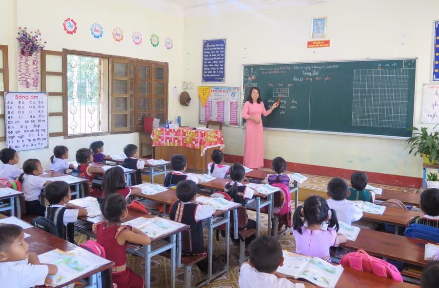 Học sinh lớp 1 Trường Tiểu học Đặng Trần Côn (TP Kon Tum, tỉnh Kon Tum) trong năm học 2020-2021.
