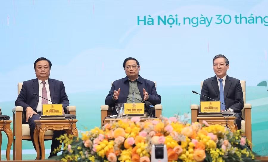 Thủ tướng Phạm Minh Chính đối thoại với nông dân. (Ảnh: Dương Giang/TTXVN)