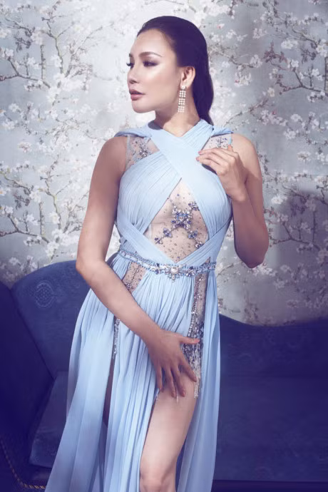 Ho Quynh Huong dien vay da hoi goi cam, mo mang hat nhac tinh buon - Anh 5