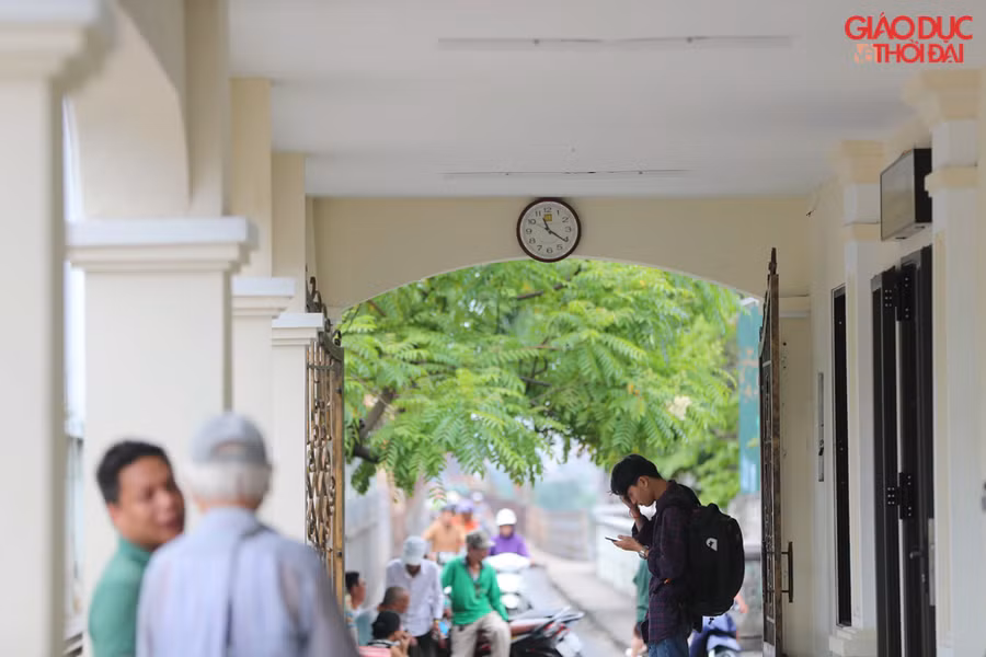 Nhiều người dân sau khi thấy diễn mạo mới của Ga Long Biên đã rất ủng hộ đợt cải tạo này, vì kiến trúc mới khá tương đồng với cảnh quan chung.