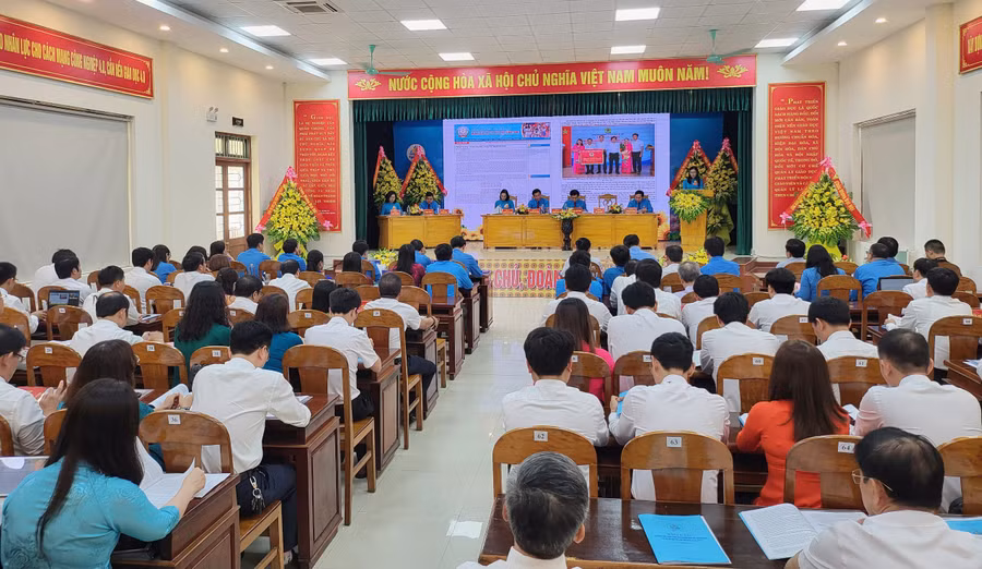 Đại hội Công đoàn ngành Giáo dục Quảng Bình với chủ đề: “Đổi mới, dân chủ, đoàn kết, phát triển”.