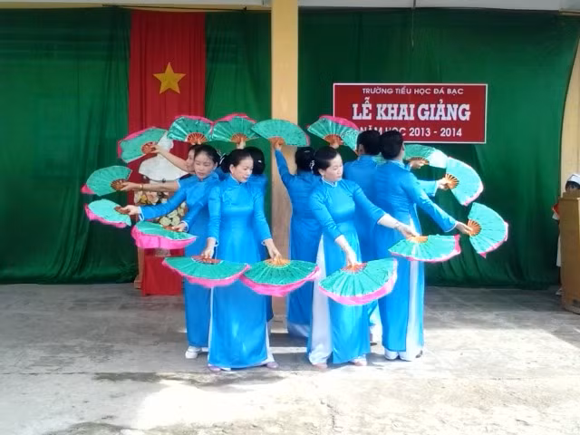 Cà Mau: Trường Tiểu học Đá Bạc rộn ràng đón năm học mới
