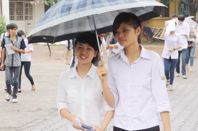 Tiếp tục công bố xét tuyển và điểm trúng tuyển NV3