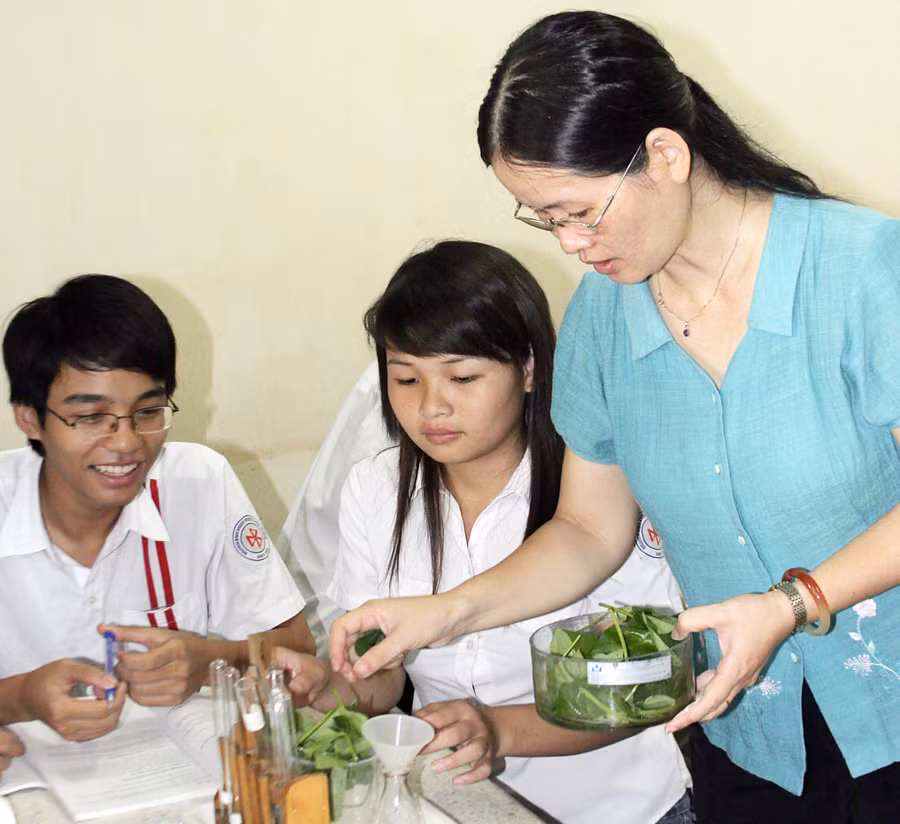 Học sinh trung học ngày càng hứng thú với nghiên cứu khoa học Học sinh trung học ngày càng hứng thú với nghiên cứu khoa học
