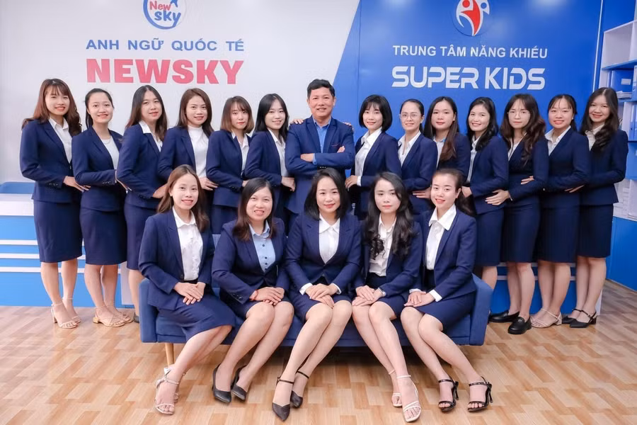 Đội ngũ cán bộ, giáo viên tại Trung tâm Ngoại ngữ NewSky.