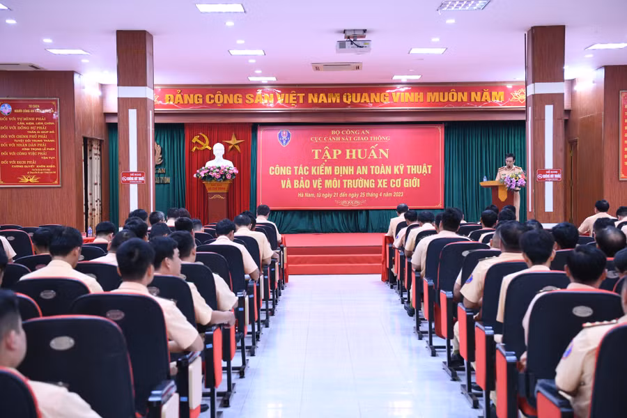 Cục CSGT tổ chức tập huấn công tác kiểm định an toàn kỹ thuật và bảo vệ môi trường xe cơ giới cho 136 CBCS thuộc Cục CSGT và Phòng CSGT Công an các địa phương.