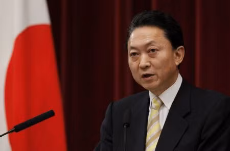 Japan’s Prime Minister Yukio Hatoyama speaks during a news conference at his official residence in Tokyo December 25, 2009. Japan approved on Friday a record draft budget for next year that will inflate the country’s already huge debt by about $484 billion, as the prime minister vowed to battle on despite a scandal and sliding support rates