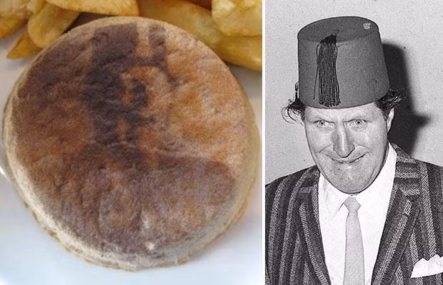 Những hiện tượng kỳ lạ trong năm 2009 ảnh 12 To balance the religious fervour, we remind you of the pie which had markings that look like the comedian Tommy Cooper. Chip shop owner Crad Jones discovered the image in his shop in Caerphilly, South Wales, which was Cooper’s home town