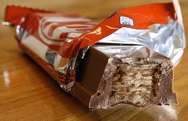 Những hiện tượng kỳ lạ trong năm 2009 ảnh 9 A Kit-Kat which supposedly contains an image of Jesus.