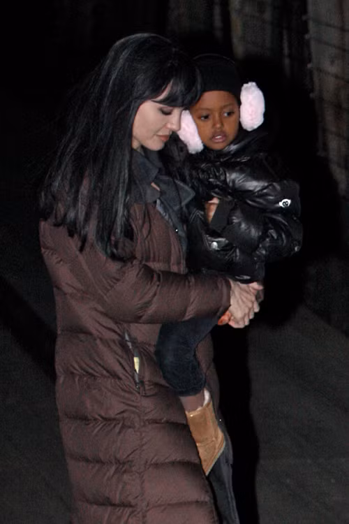Zahara và Shiloh Jolie-Pitt theo bố mẹ tới trường quay ảnh 2