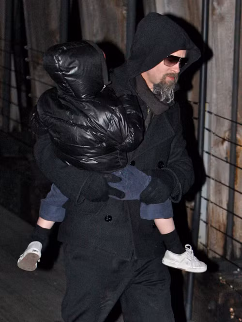 Zahara và Shiloh Jolie-Pitt theo bố mẹ tới trường quay ảnh 3