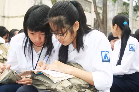 Học sinh trường THPT chuyên Hà Nội - Amsterdam (Ảnh: Internet)
