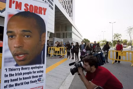 Thierry Henry đang trở nên nổi tiếng hơn sau vụ “bàn tay của chúa”
