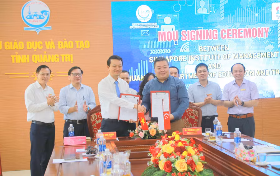 Buổi ký kết biên bản ghi nhớ hôm nay mở ra giai đoạn mới trong quá trình hợp tác giữa 2 đơn vị là Sở GD&ĐT Quảng Trị với học viện quản lý giáo dục Singapore.