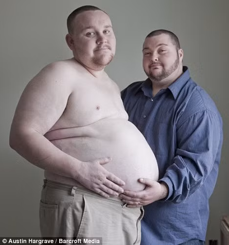 Scott Moore, pictured with husband Thomas, is due to give birth next month to a boy. The couple - who were both born as girls - live in California Read more: http://www.dailymail.co.uk/news/worldnews/article-1246153/Second-pregnant-man-Scott-Moore-birth-baby-boy-month.html#ixzz0dmfUSu5J