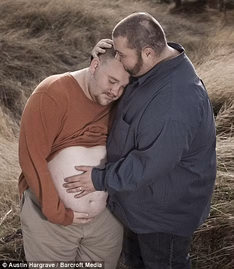 ’Not ashamed’: Scott and Thomas posted photos of themselves online. They have been together since 2007 after meeting at a support group for transgender men Read more: http://www.dailymail.co.uk/news/worldnews/article-1246153/Second-pregnant-man-Scott-Moore-birth-baby-boy-month.html#ixzz0dmfnfbhp