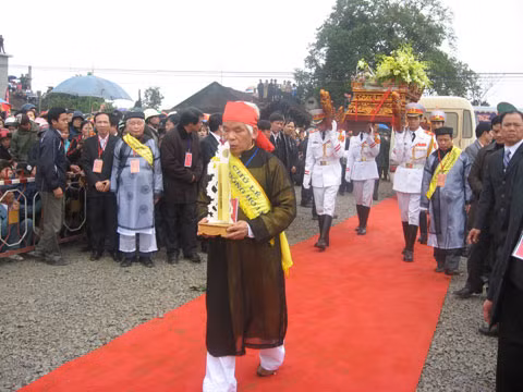 Đưa thi hài vua Lê Dụ Tông về địa điểm hoàn táng. Đưa thi hài vua Lê Dụ Tông về địa điểm hoàn táng.