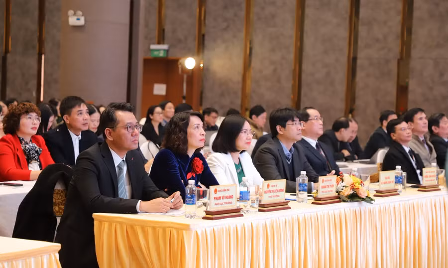 Các đại biểu tham dự buổi lễ.