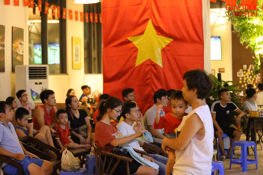Cờ đỏ sao vàng, băng rôn khẩu hiệu… được chuẩn bị sẵn sàng.