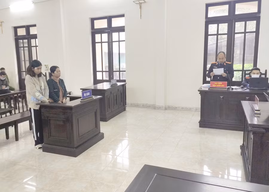 2 bị cáo tại phiên tòa xét xử.