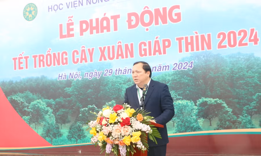 PGS.TS Vũ Ngọc Huyên phát biểu tại buổi lễ. PGS.TS Vũ Ngọc Huyên phát biểu tại buổi lễ.