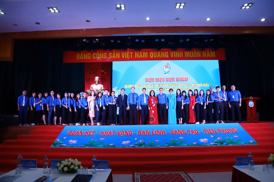 Ban chấp hành Đoàn TNCS Hồ Chí Minh Trường ĐH Mở Hà Nội khóa X, nhiệm kỳ 2022 - 2024 ra mắt Đại hội
