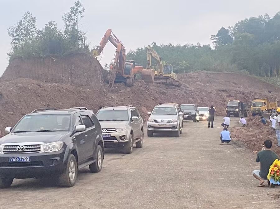 Phương tiện lưu thông qua cửa khẩu La Lay trở lại bình thường.