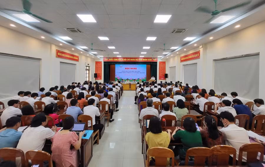 Lãnh đạo UBND tỉnh yêu cầu tổ chức khai giảng năm học mới trang trọng, ý nghĩa, phù hợp với tình hình thực tế. Lãnh đạo UBND tỉnh yêu cầu tổ chức khai giảng năm học mới trang trọng, ý nghĩa, phù hợp với tình hình thực tế.
