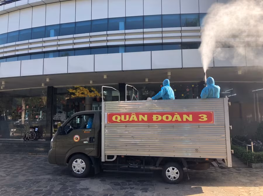 Trước đó Gia Lai cũng tiến hành phun thuốc khử khuẩn sau khi ghi nhận các trường hợp dương tính với SARS-COV-2.