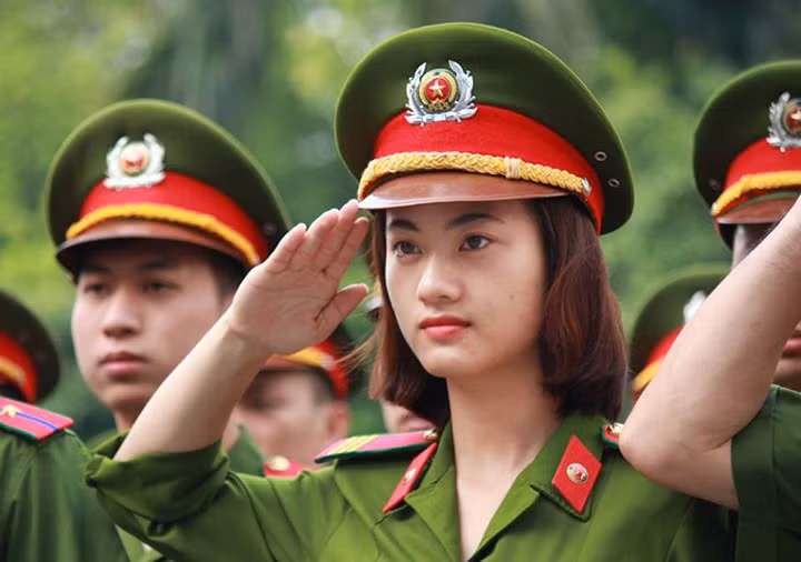 Chiều cao của thí sinh như thế nào thì được tuyển sinh vào ngành Công an nhân dân?