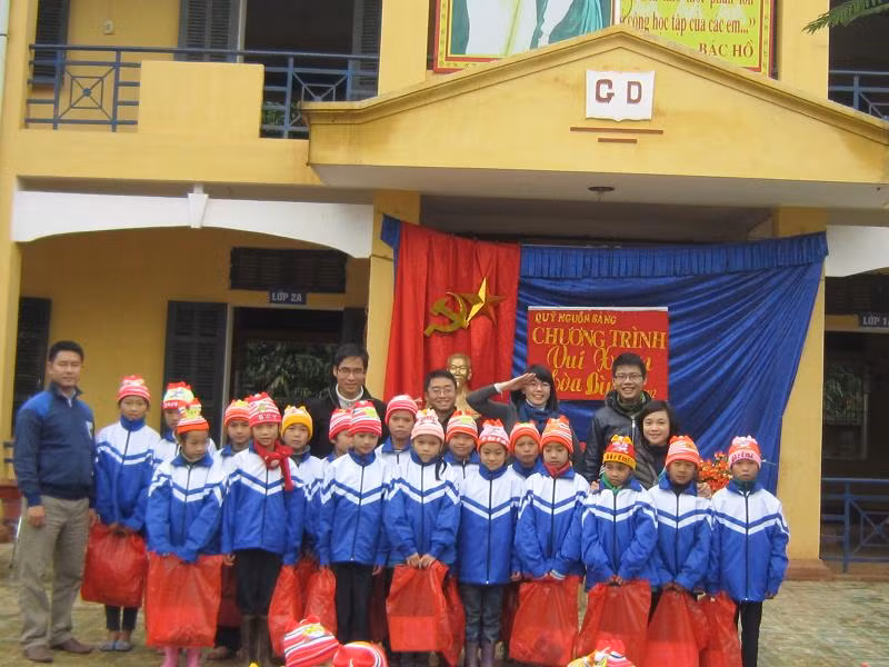 "Vui Xuân Hòa Bình" ảnh 8 Chúc các em vượt qua khó khăn, vươn tới một tương lai tươi sáng, giúp ích cho quê hương