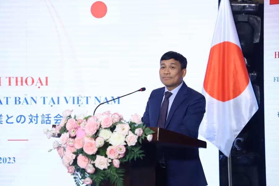 Ông Nguyễn Minh Vũ - Ủy viên dự khuyết Trung ương Đảng, Thứ trưởng Bộ Ngoại giao. Ông Nguyễn Minh Vũ - Ủy viên dự khuyết Trung ương Đảng, Thứ trưởng Bộ Ngoại giao.