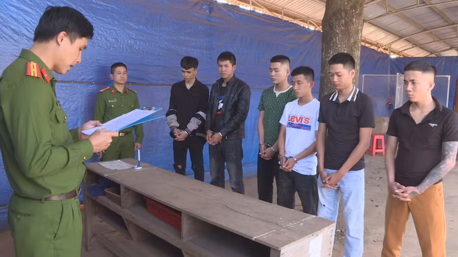 Cơ quan Công an thi hành lệnh bắt tạm giam các đối tượng (ảnh: SĐ). Cơ quan Công an thi hành lệnh bắt tạm giam các đối tượng (ảnh: SĐ).