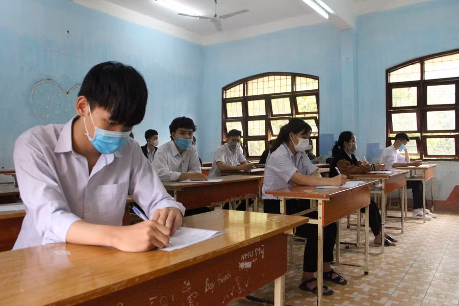 Học sinh lớp 12 ôn tập, sẵn sàng cho Kỳ thi tốt nghiệp THPT 2021.