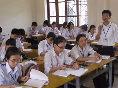 Người VN định cư ở nước ngoài có được dự tuyển viên chức?