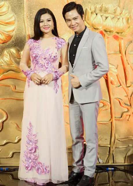 Le Phuong tay trong tay nguoi yeu, tu choi tra loi tin don mang thai - Anh 10